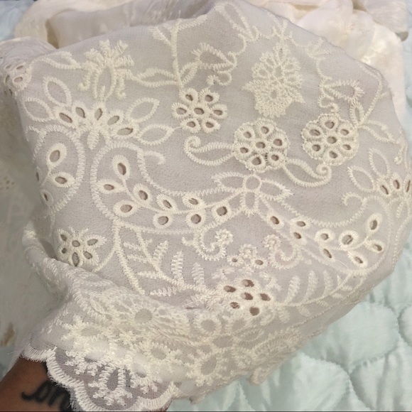 Kimchi Blue Ivory Lace Romper - Picture 5 of 5